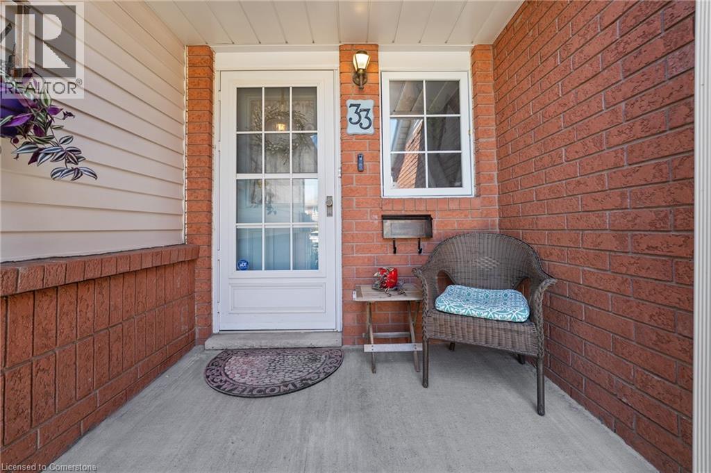 Photo 3 of 33 Walker Court, Grimsby ON