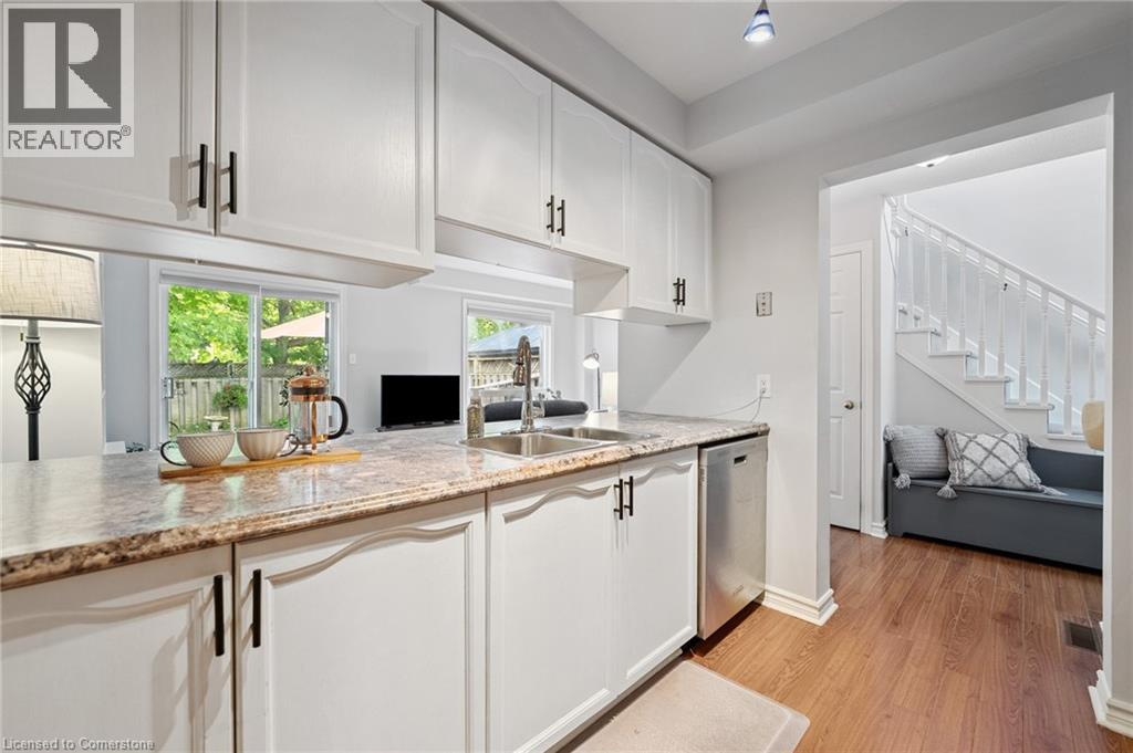 Photo 9 of 33 Walker Court, Grimsby ON