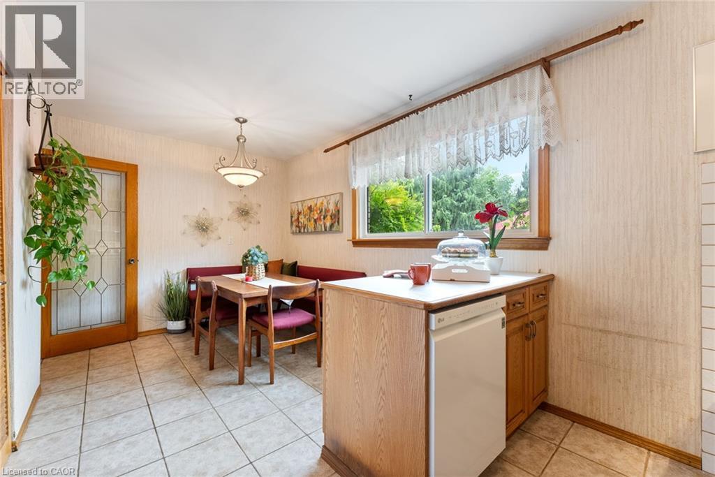 Photo 13 of 104 Berkindale Drive, Hamilton ON