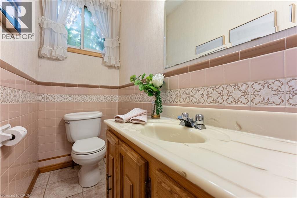 Photo 15 of 104 Berkindale Drive, Hamilton ON