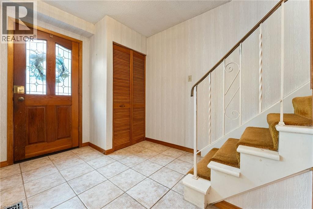 Photo 17 of 104 Berkindale Drive, Hamilton ON