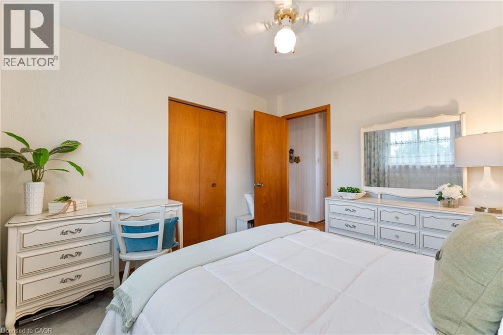 Photo 27 of 104 Berkindale Drive, Hamilton ON