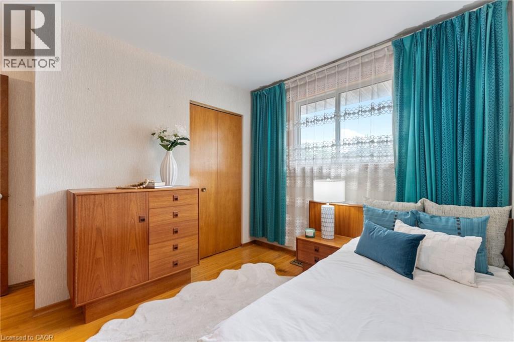 Photo 25 of 104 Berkindale Drive, Hamilton ON