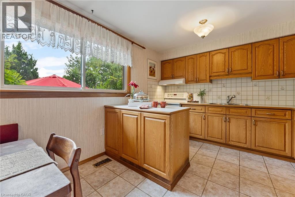 Photo 6 of 104 Berkindale Drive, Hamilton ON