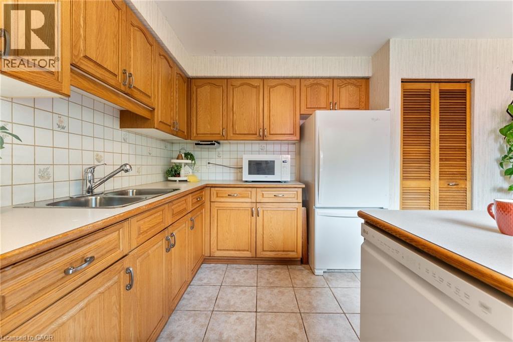 Photo 9 of 104 Berkindale Drive, Hamilton ON