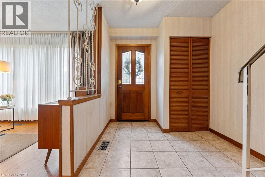 Photo 16 of 104 Berkindale Drive, Hamilton ON