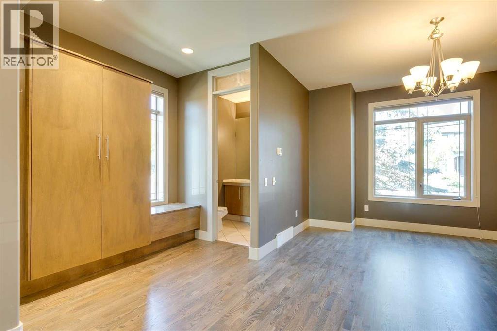 Photo 4 of 3306 21 Street Sw, Calgary AB
