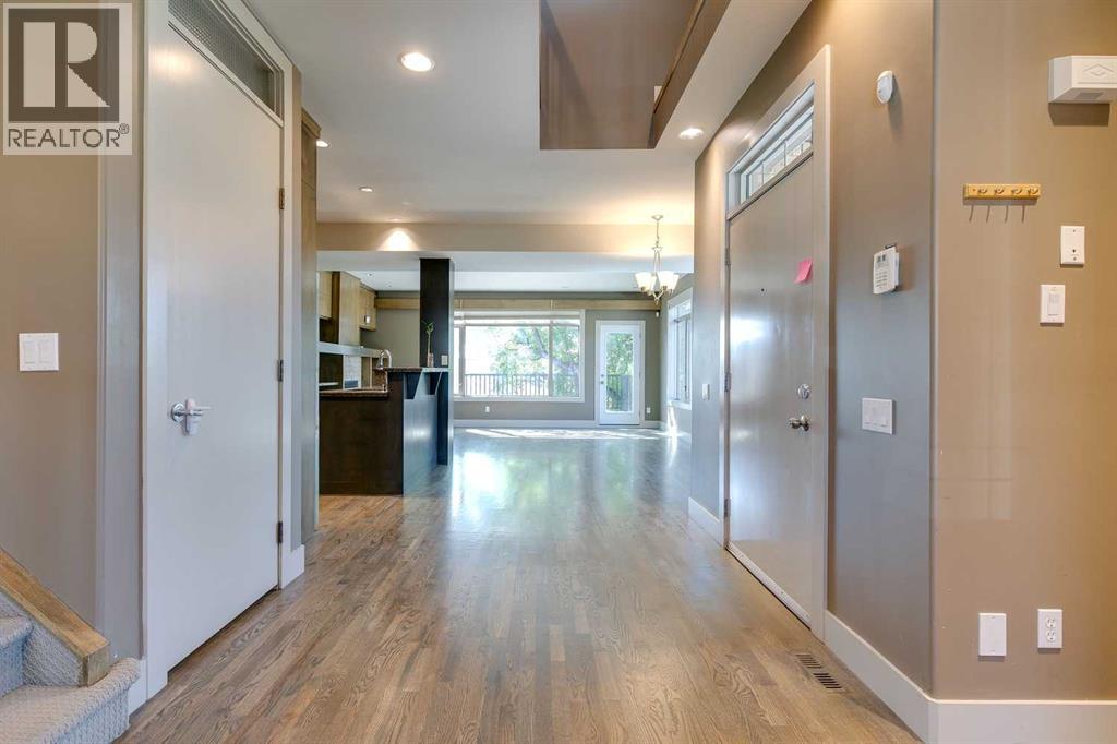 Photo 8 of 3306 21 Street Sw, Calgary AB