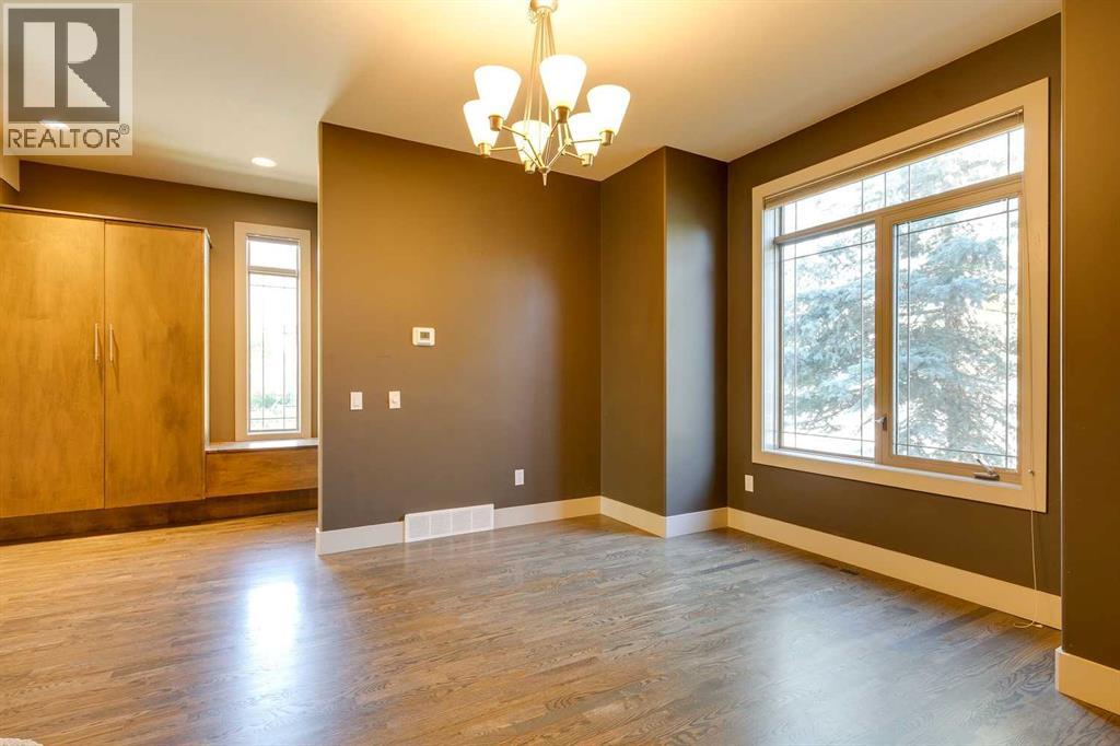 Photo 5 of 3306 21 Street Sw, Calgary AB
