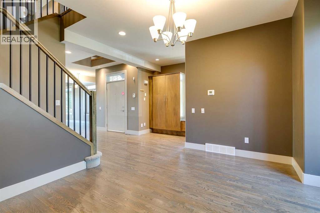 Photo 7 of 3306 21 Street Sw, Calgary AB