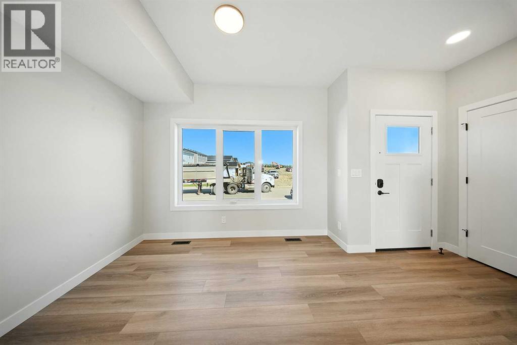 Photo 10 of 15 Gray Close, Sylvan Lake AB