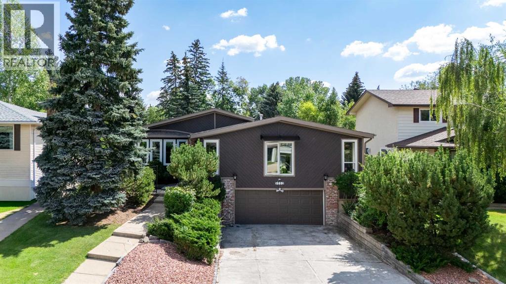 Photo 1 of 5712 Dalcastle Crescent Nw, Calgary AB