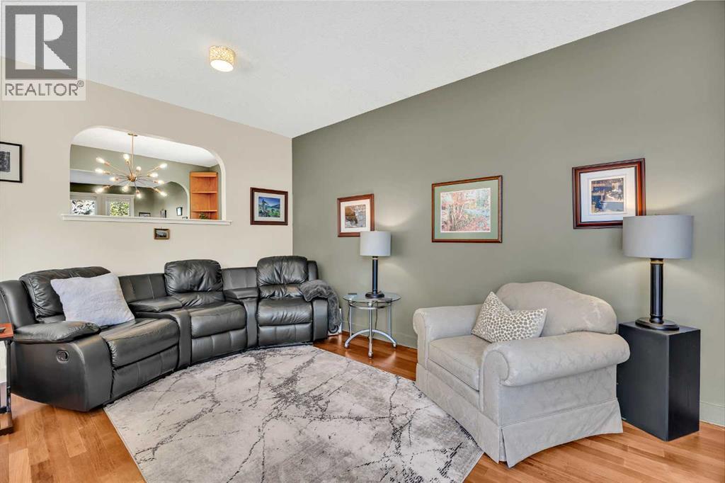 Photo 15 of 5712 Dalcastle Crescent Nw, Calgary AB
