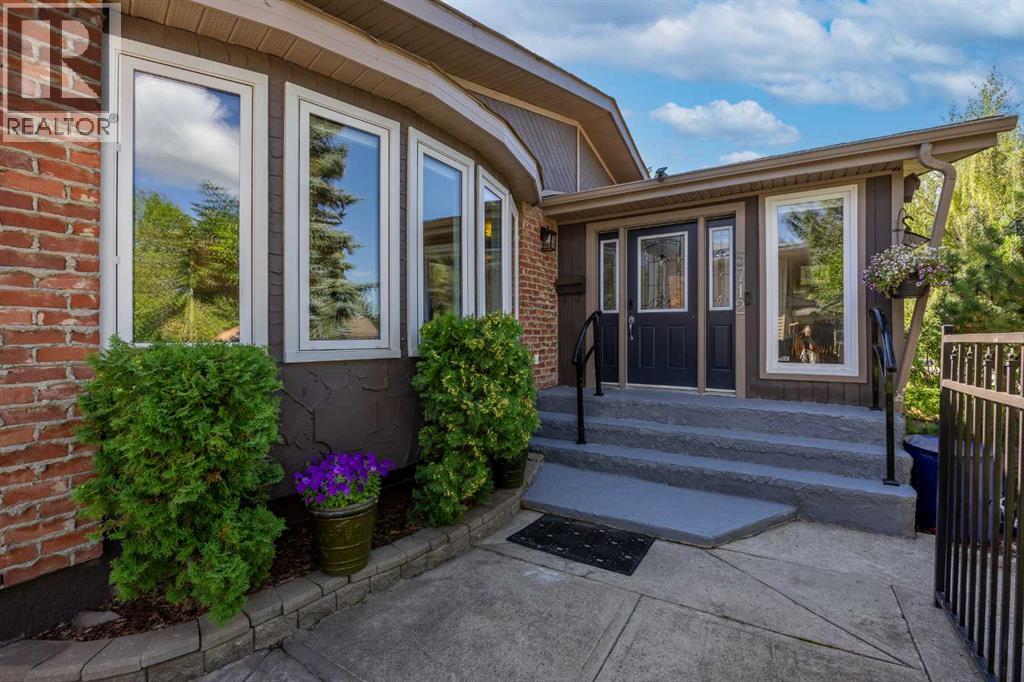 Photo 3 of 5712 Dalcastle Crescent Nw, Calgary AB