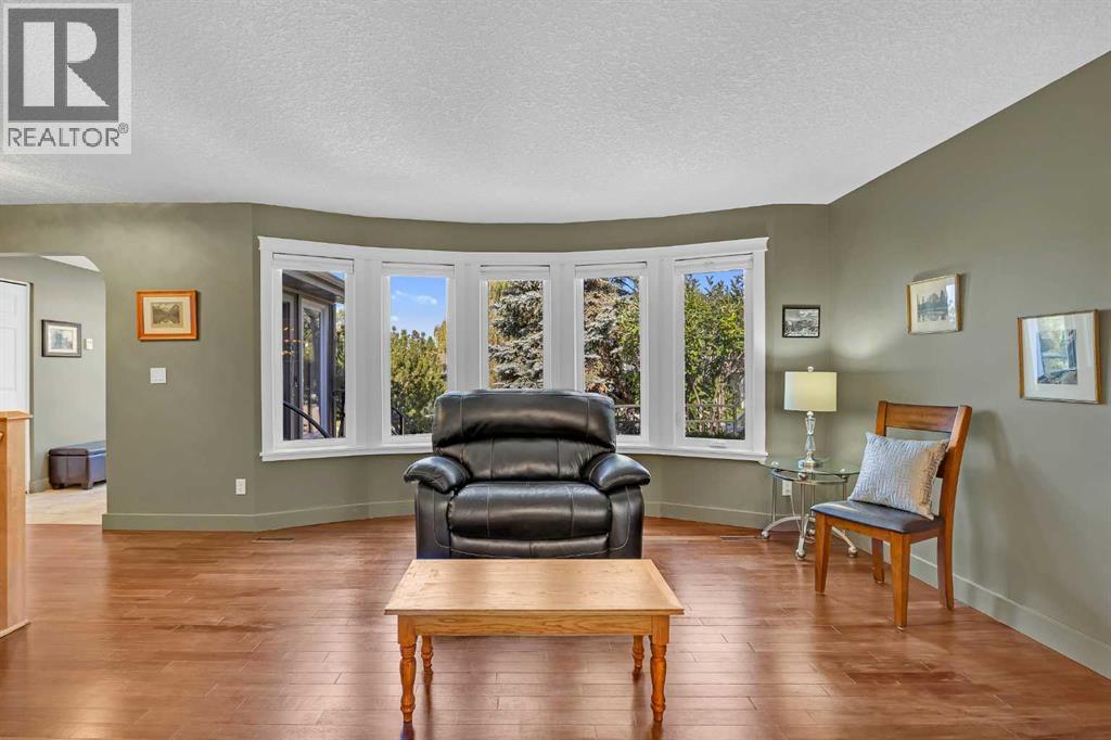 Photo 7 of 5712 Dalcastle Crescent Nw, Calgary AB