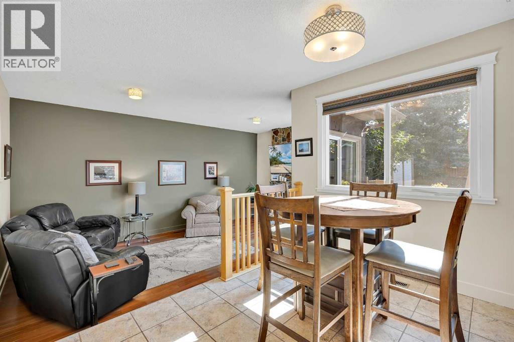 Photo 14 of 5712 Dalcastle Crescent Nw, Calgary AB