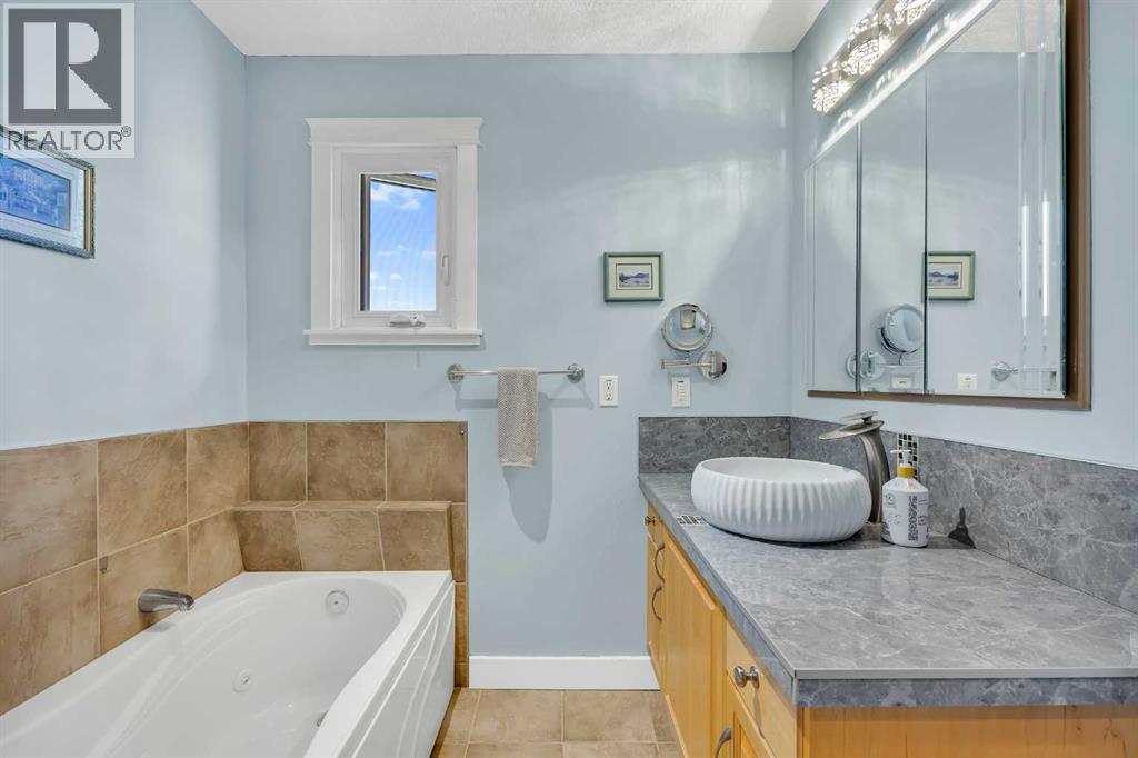 Photo 23 of 5712 Dalcastle Crescent Nw, Calgary AB