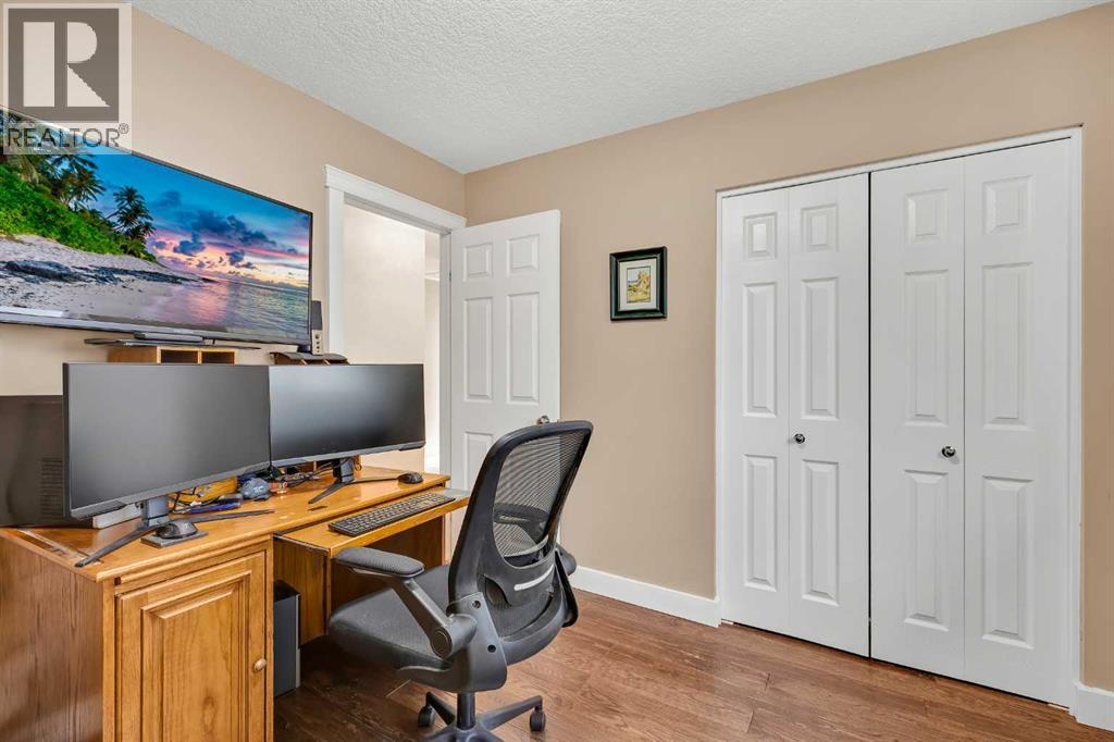 Photo 28 of 5712 Dalcastle Crescent Nw, Calgary AB
