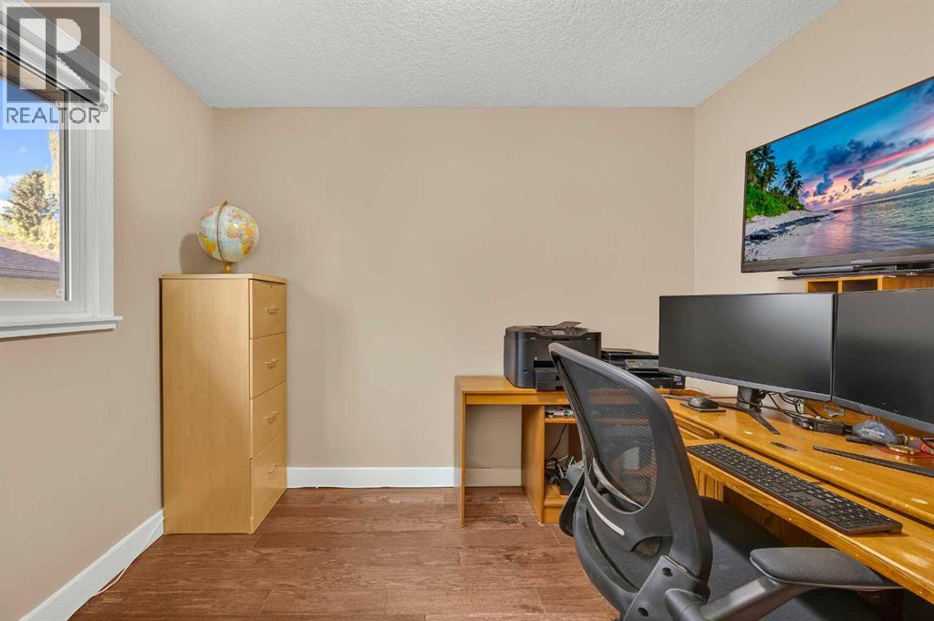 Photo 29 of 5712 Dalcastle Crescent Nw, Calgary AB