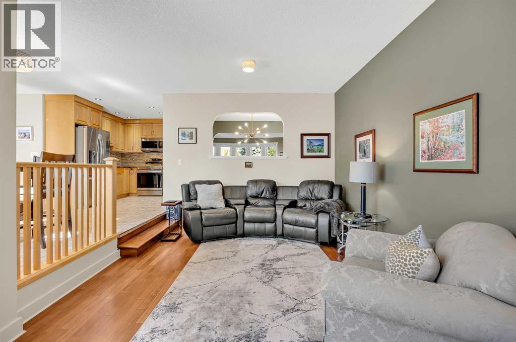 Photo 16 of 5712 Dalcastle Crescent Nw, Calgary AB
