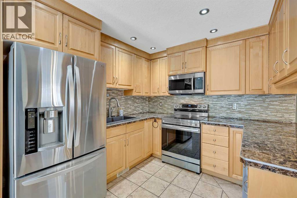 Photo 11 of 5712 Dalcastle Crescent Nw, Calgary AB