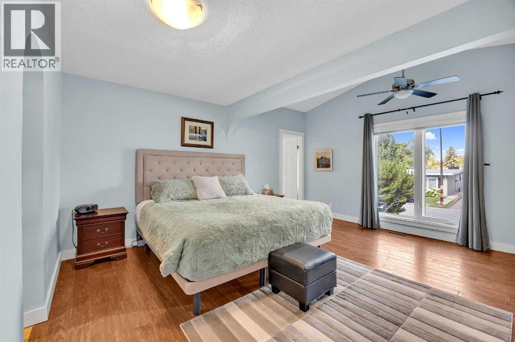 Photo 18 of 5712 Dalcastle Crescent Nw, Calgary AB