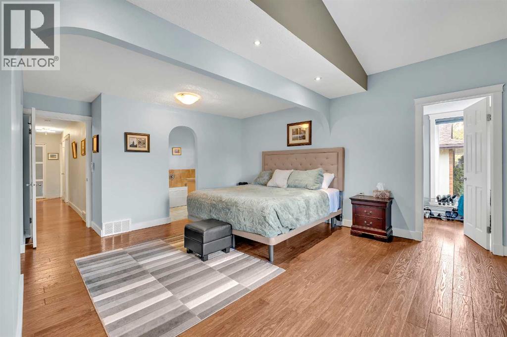 Photo 19 of 5712 Dalcastle Crescent Nw, Calgary AB