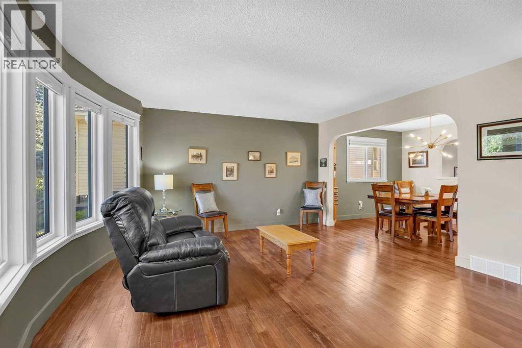 Photo 6 of 5712 Dalcastle Crescent Nw, Calgary AB