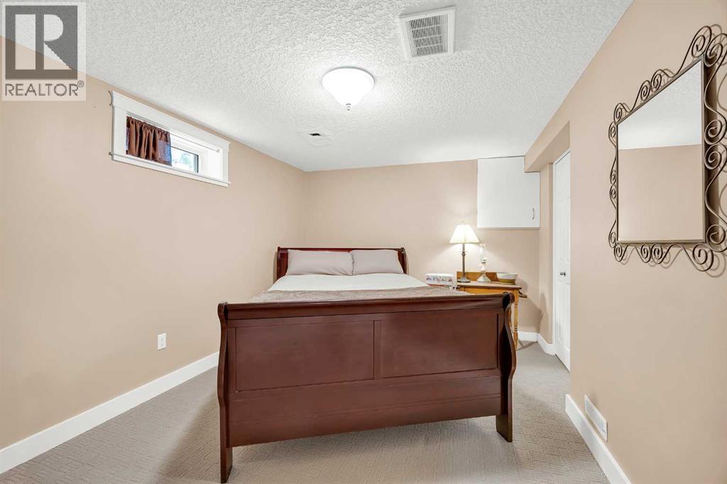 Photo 35 of 5712 Dalcastle Crescent Nw, Calgary AB