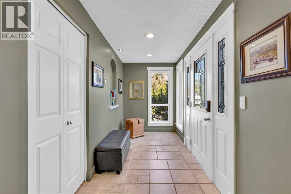 Photo 4 of 5712 Dalcastle Crescent Nw, Calgary AB