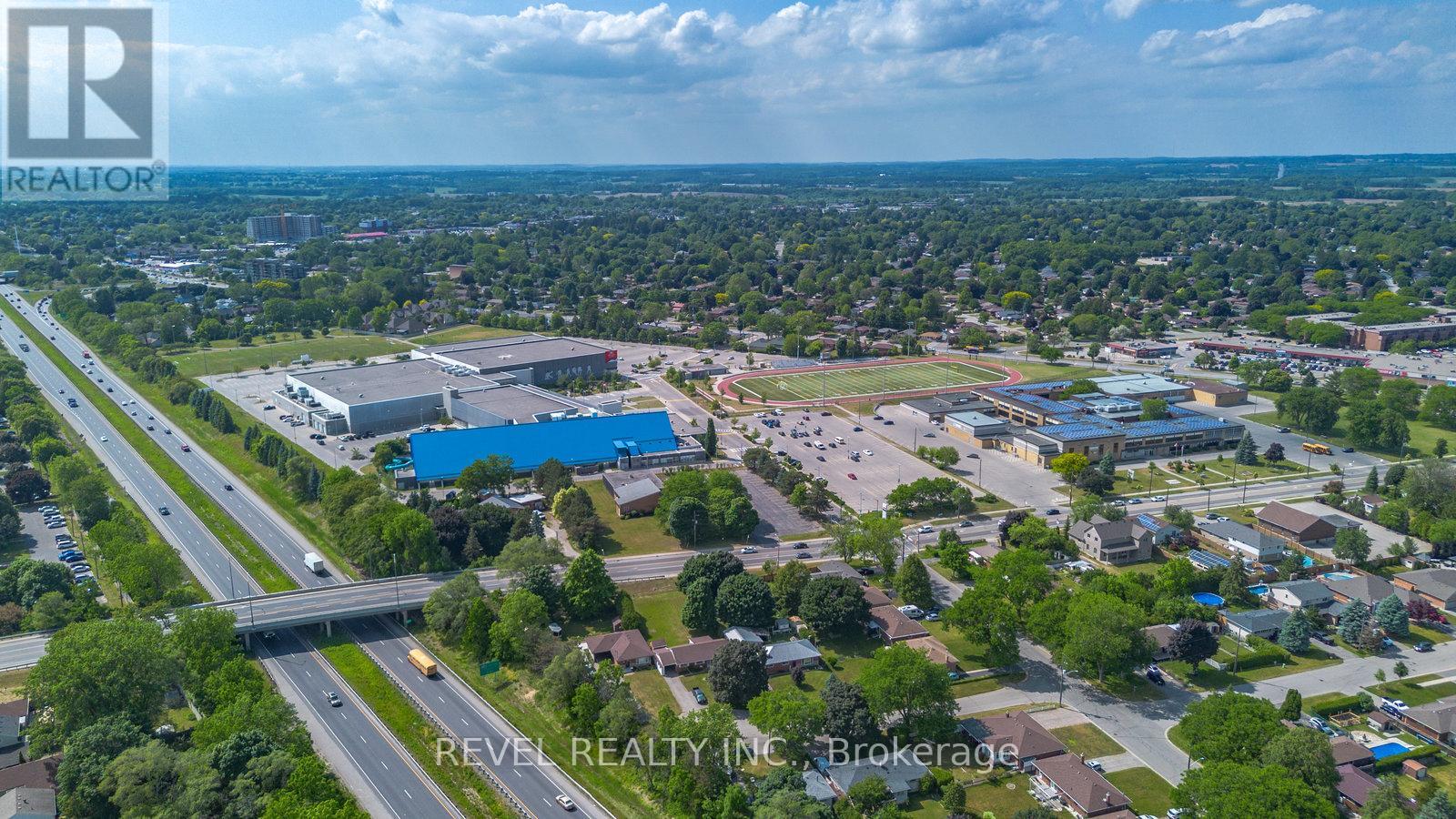 Photo 40 of 75 Pusey Boulevard, Brantford ON