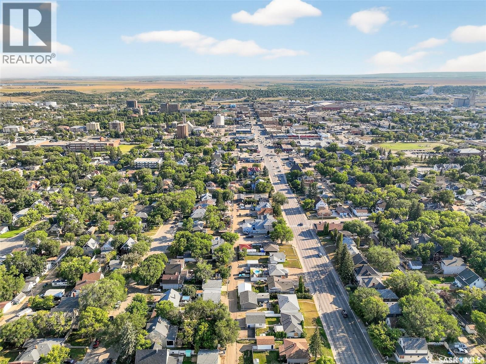Photo 8 of 1121 Main Street N, Moose Jaw SK