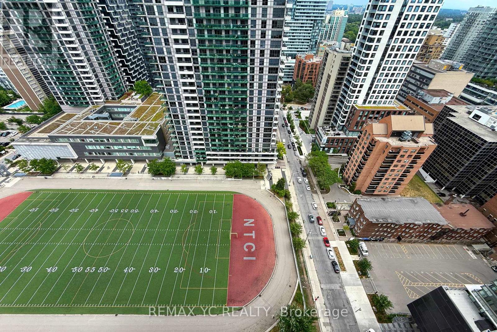 Photo 15 of 2509 30 Roehampton Avenue, Toronto ON