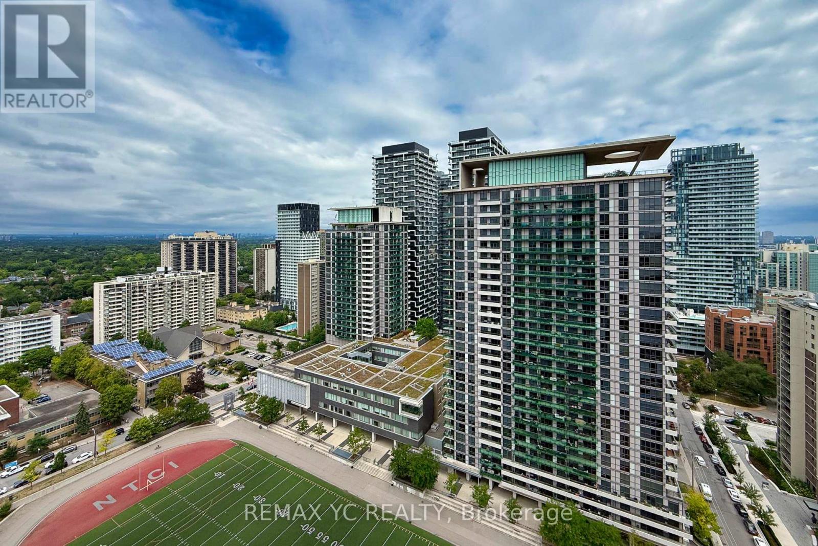 Photo 14 of 2509 30 Roehampton Avenue, Toronto ON