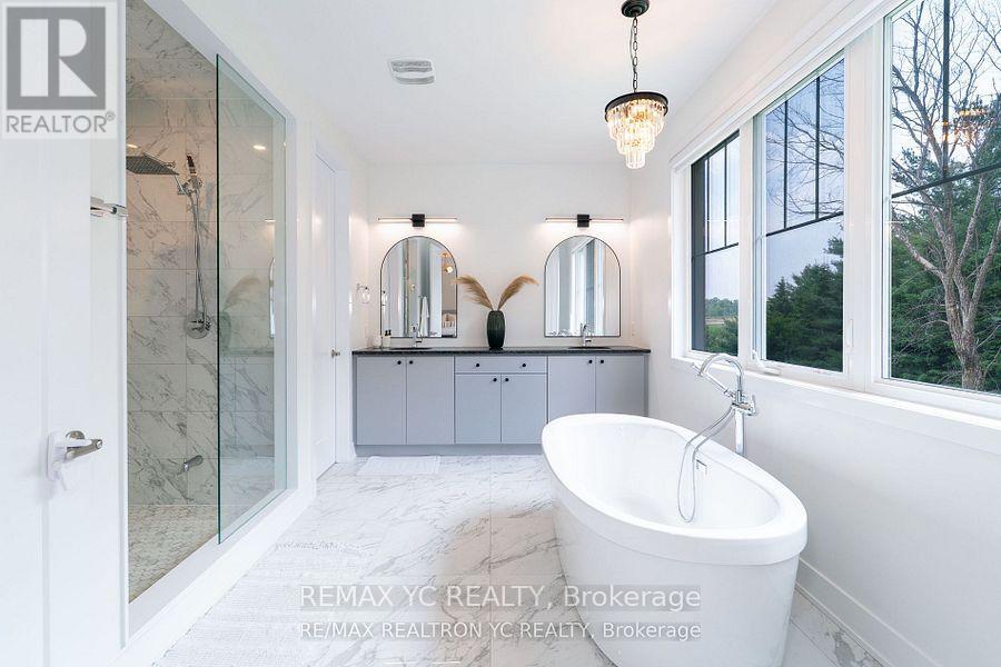 Photo 22 of 216 Sikura Circle, Aurora ON