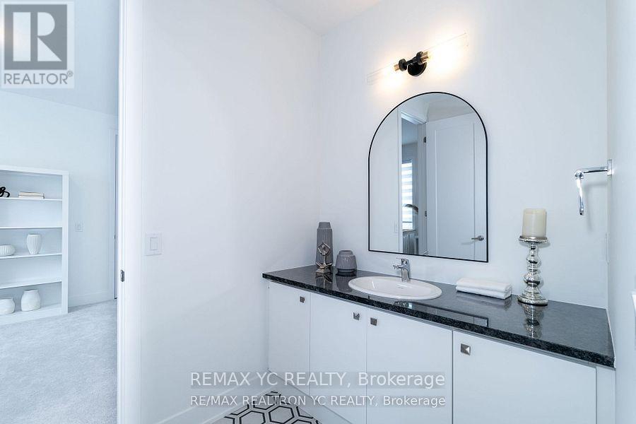 Photo 26 of 216 Sikura Circle, Aurora ON