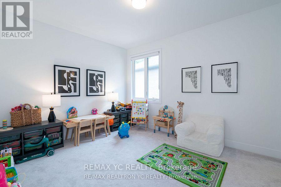 Photo 33 of 216 Sikura Circle, Aurora ON