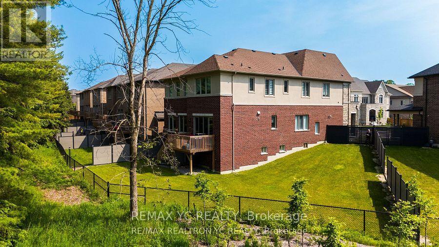 Photo 37 of 216 Sikura Circle, Aurora ON