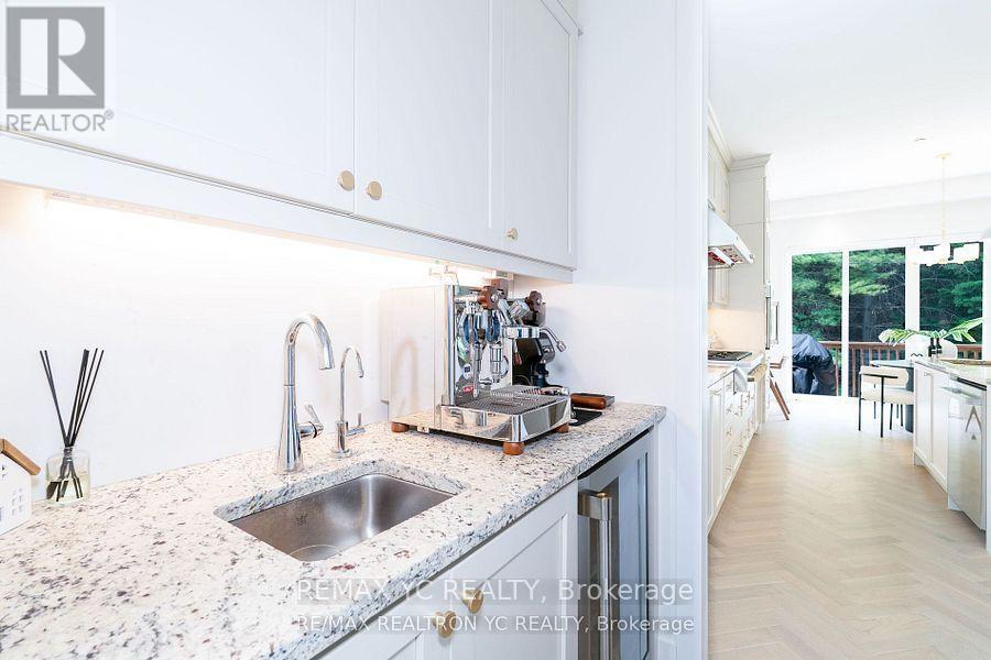 Photo 16 of 216 Sikura Circle, Aurora ON