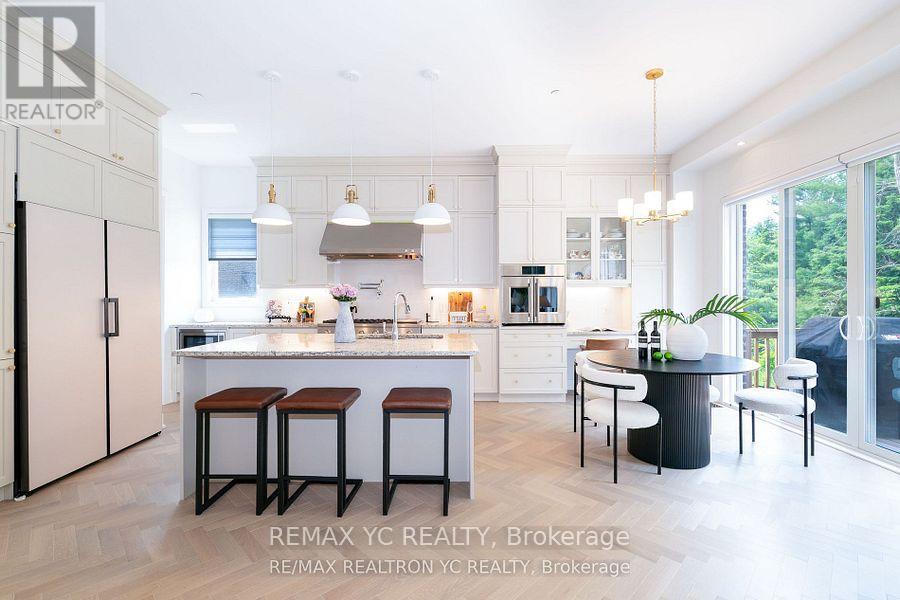 Photo 12 of 216 Sikura Circle, Aurora ON