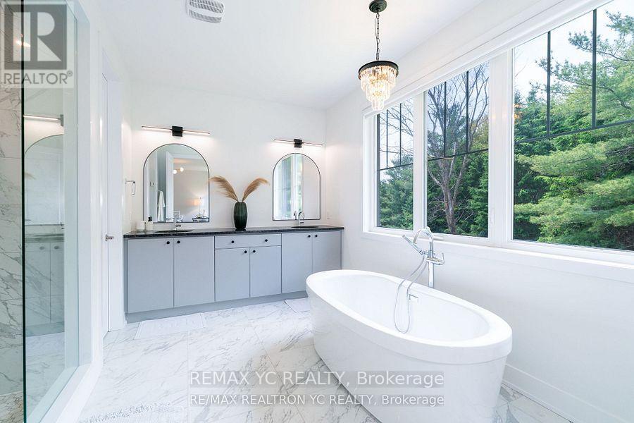 Photo 23 of 216 Sikura Circle, Aurora ON