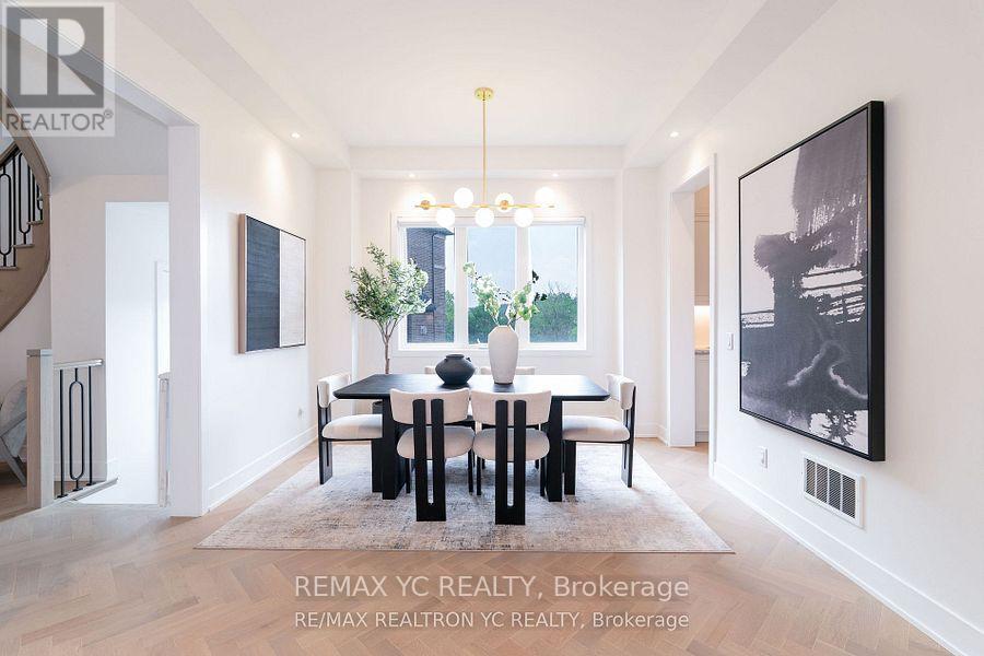 Photo 6 of 216 Sikura Circle, Aurora ON