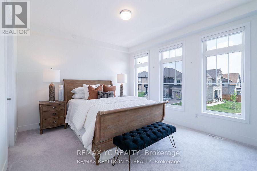 Photo 28 of 216 Sikura Circle, Aurora ON