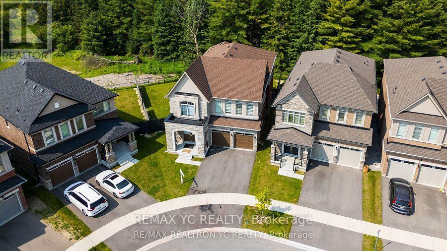 Photo 38 of 216 Sikura Circle, Aurora ON