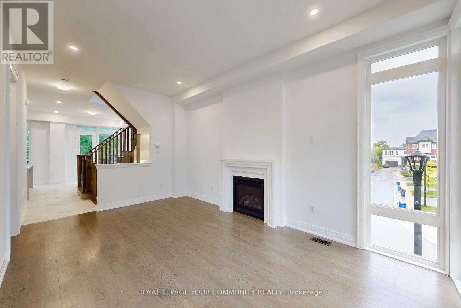 Photo 35 of 32 Globemaster Lane, Richmond Hill ON