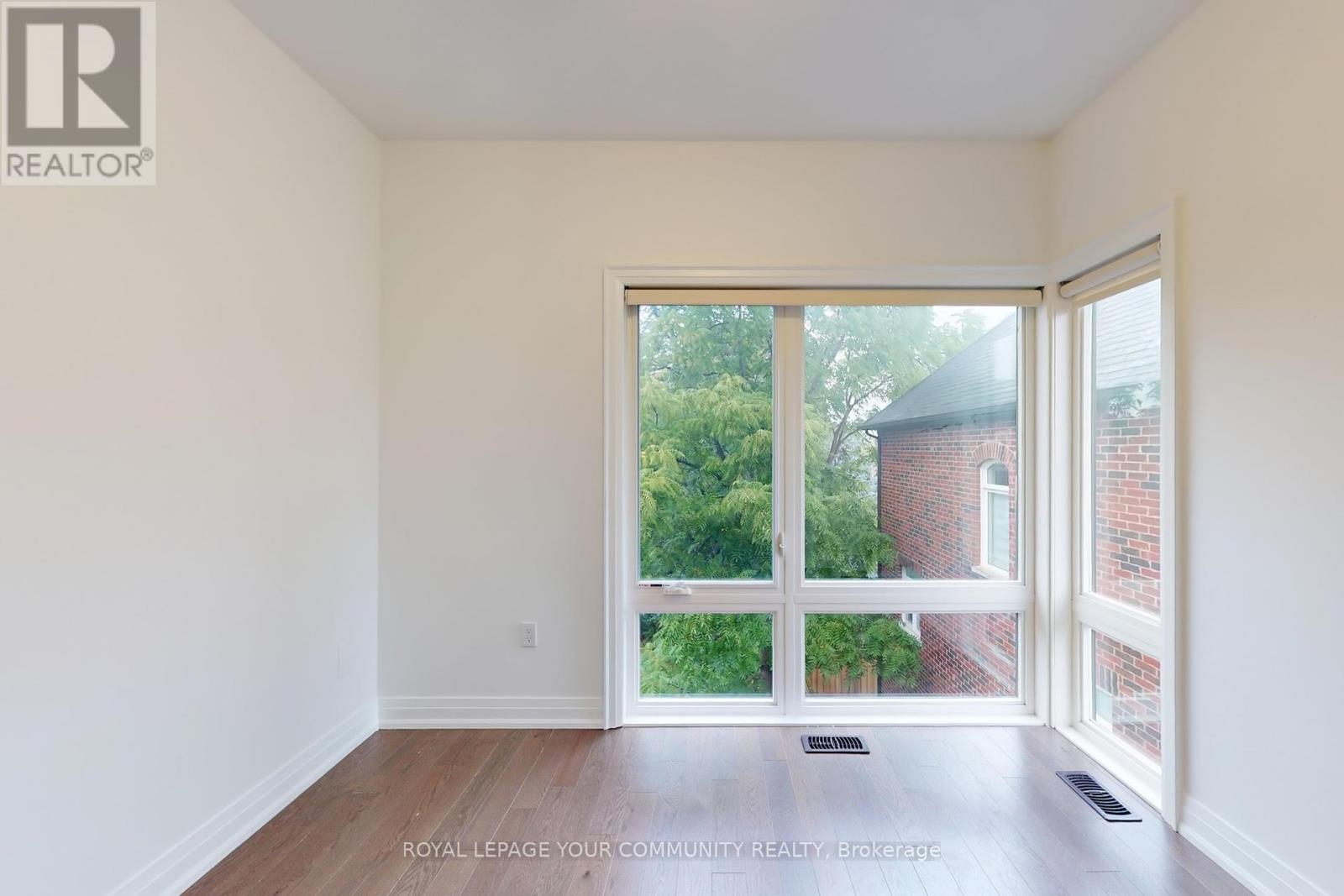 Photo 17 of 32 Globemaster Lane, Richmond Hill ON