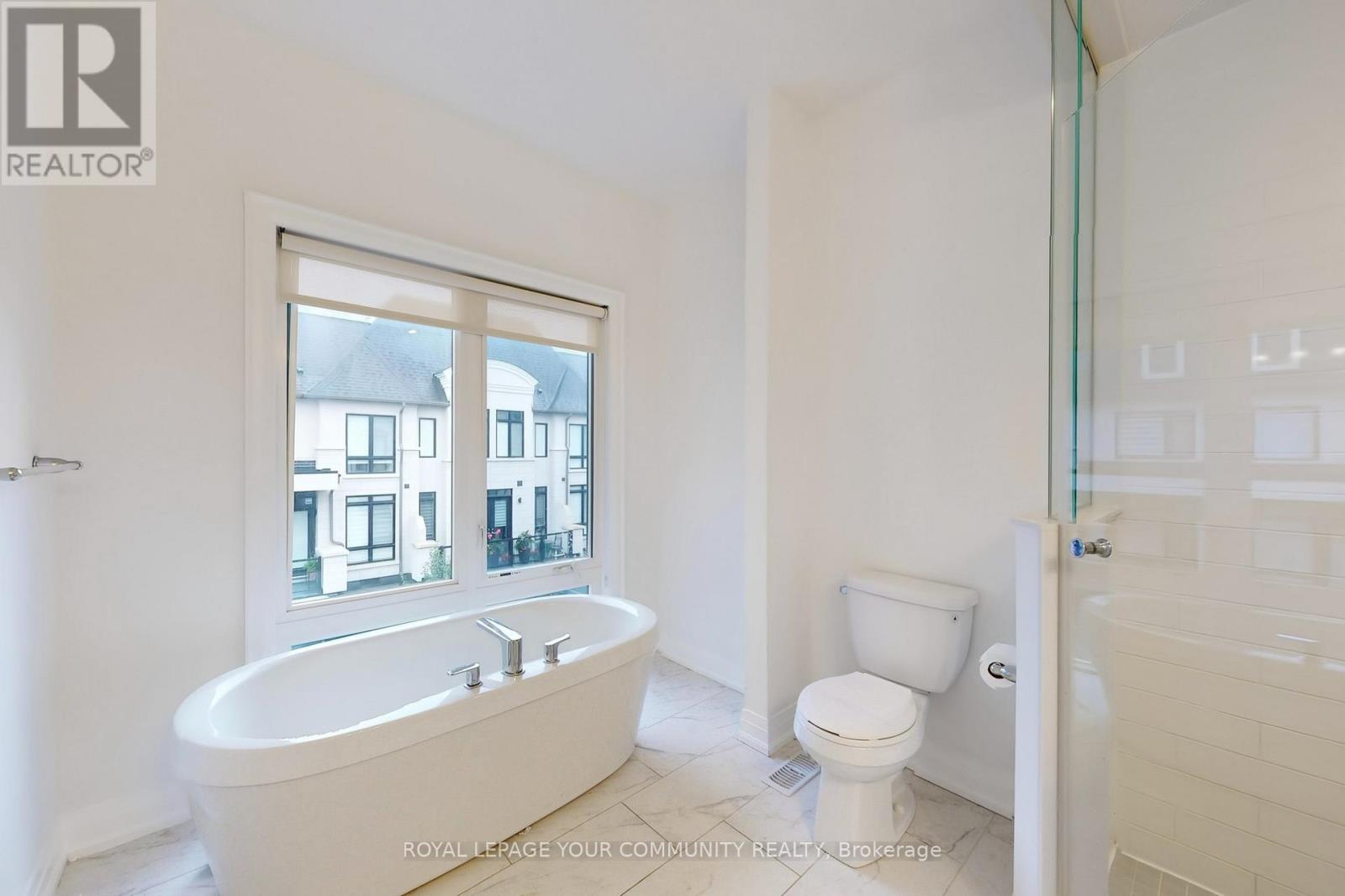 Photo 13 of 32 Globemaster Lane, Richmond Hill ON