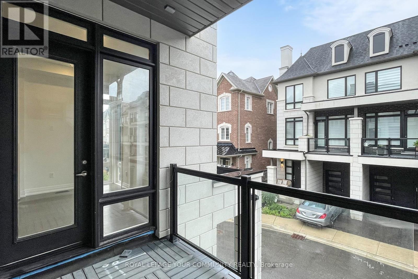 Photo 24 of 32 Globemaster Lane, Richmond Hill ON