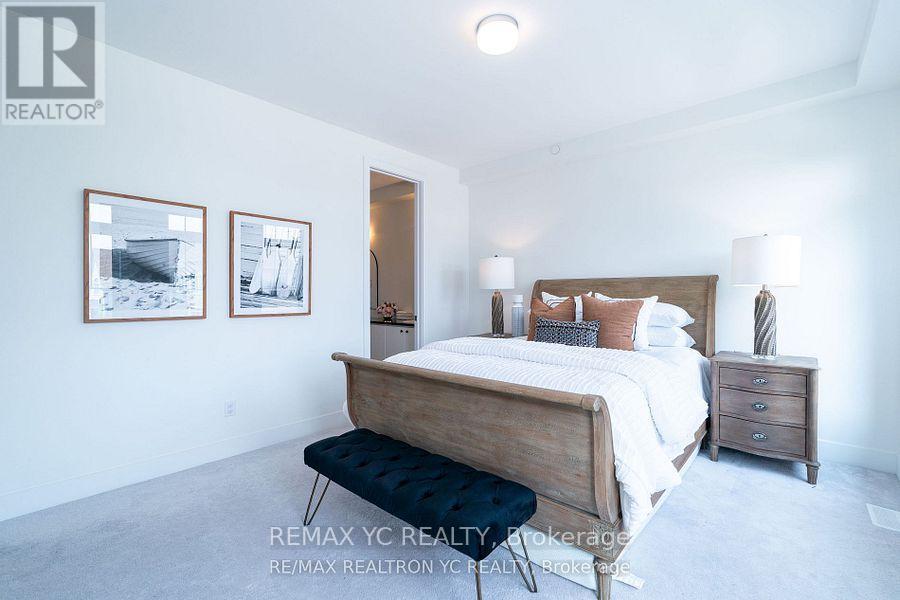 Photo 29 of 216 Sikura Circle, Aurora ON