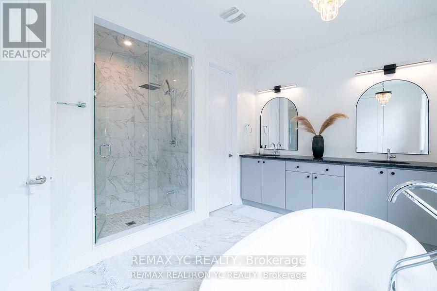 Photo 24 of 216 Sikura Circle, Aurora ON